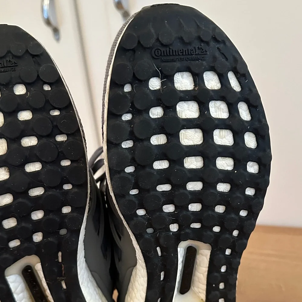 LIKE NEW Ultraboost Adidas Men's Gray Running Shoes - Picture 6 of 7